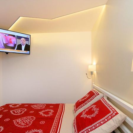 Le 24 Apartment Лес дьо Алпс Екстериор снимка